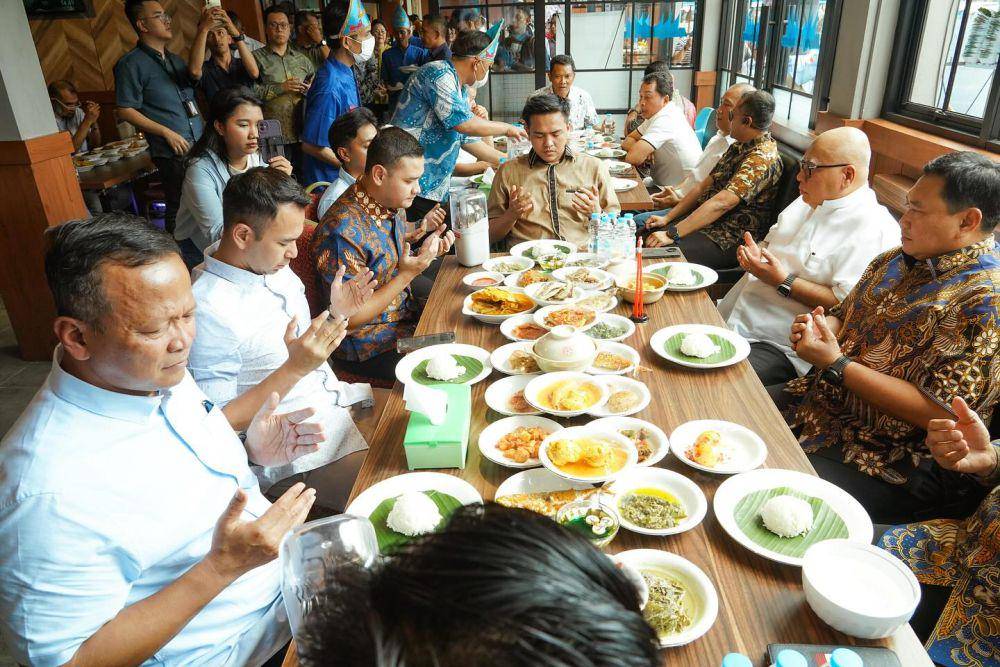 pembukaan rumah makan Raffi Ahmad (Instagram.com/raffinagita1717)