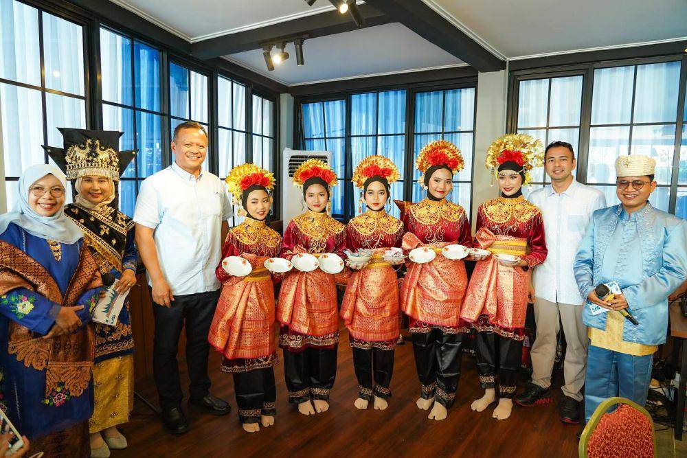 pembukaan rumah makan Raffi Ahmad (Instagram.com/raffinagita1717)