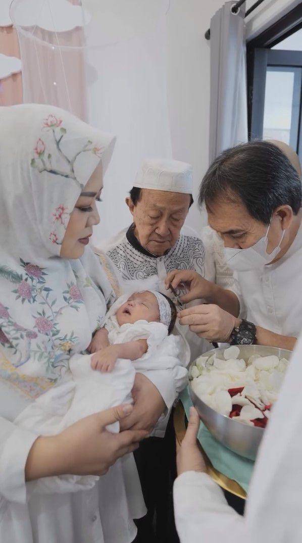 potret akikah anak kedua Risa Saraswati (instagram.com/risa_saraswati)