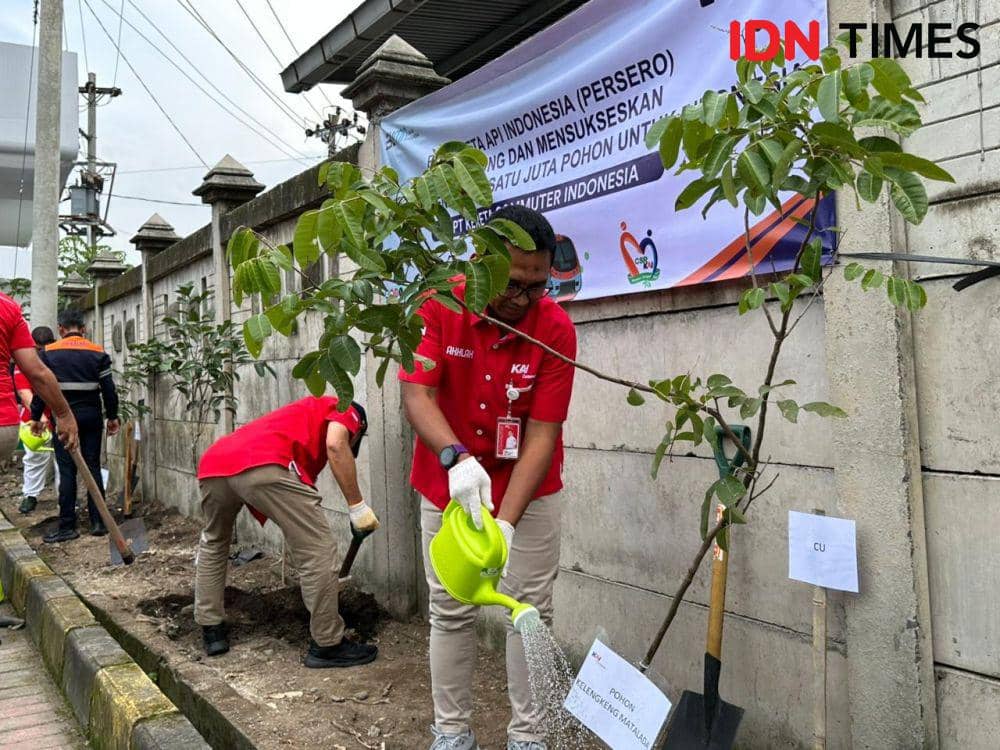 Dukung Pelestarian Lingkungan, KAI Commuter Taman 1 Juta Pohon