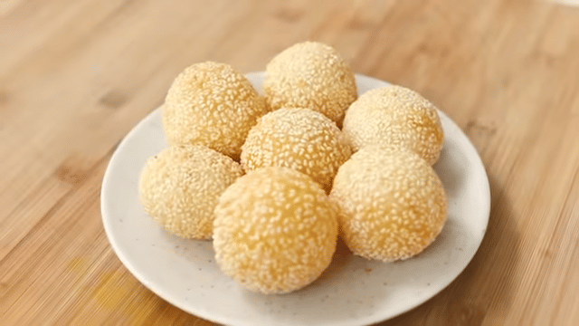 ilustrasi onde onde telur asin (YouTube.com/Devina Hermawan)