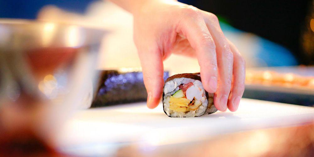 Apakah Boleh Makan Sushi Pakai Tangan Langsung? Ini 3 Alasannya
