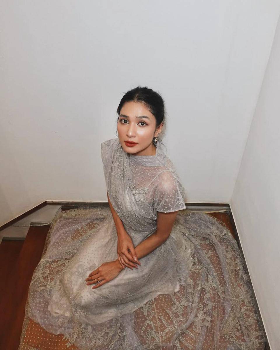 inspirasi outfit kondangan ala Mikha Tambayong (instagram.com/miktambayong)