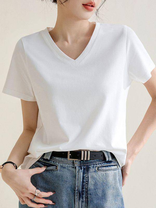 Ilustrasi simple v-neck tee. (pinterest.com/Uoozee)