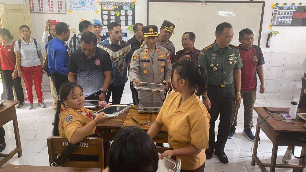 Uji coba progam makan gratis di Karangasem. (Dok. IDN Times/istimewa)