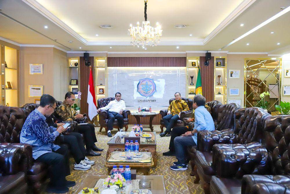 Pertemuan Gubernur NTB terpilih, Lalu Muhamad Iqbal dengan Mentan Andi Amran Sulaiman di Jakarta, Jumat (10/1/2025). (dok. Istimewa)