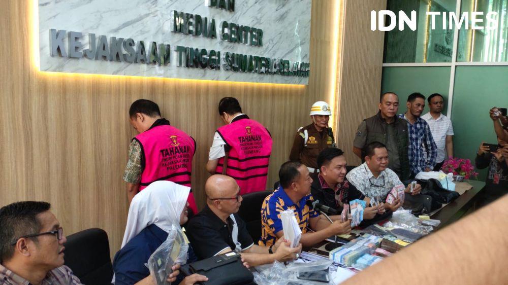 Penetapan tersangka Deliar Rizqon Marzoeki sebagai tersangka penerimaan gratifikasi (IDN Times/Rangga Erfizal)