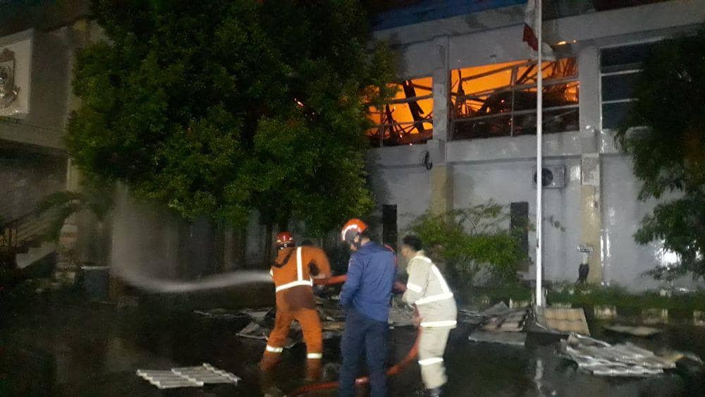 Sekuriti Ungkap Kronologi Awal Kebakaran Gedung Disdik Makassar