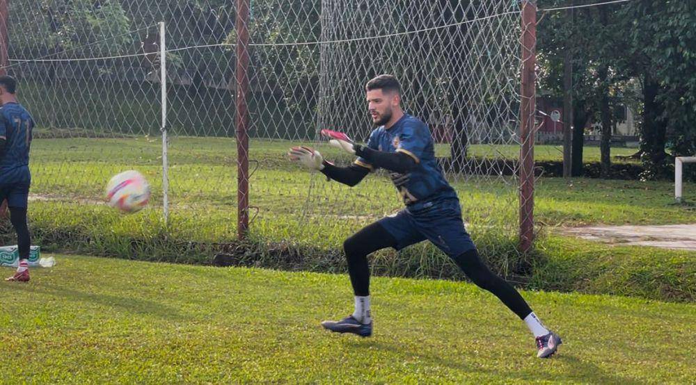 Penjaga gawang baru Semen Padang FC, Arthur Augusto (Foto: IDN Times/Halbert Caniago)