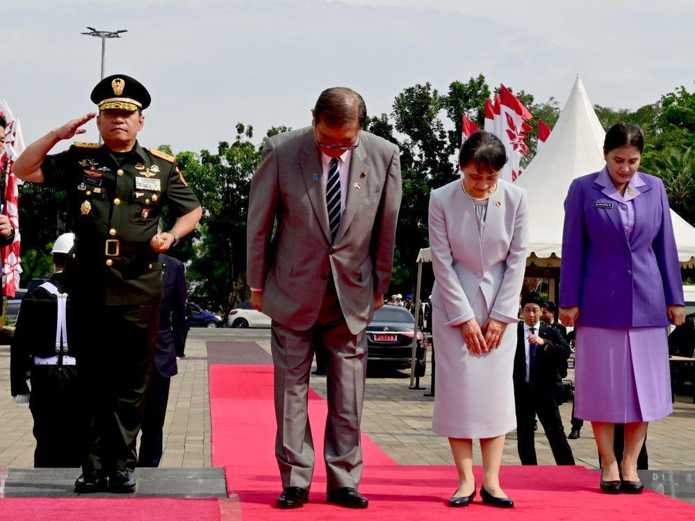 Terkesan, PM Jepang Minta Oleh-oleh Banner Penyambutan di Istana Bogor
