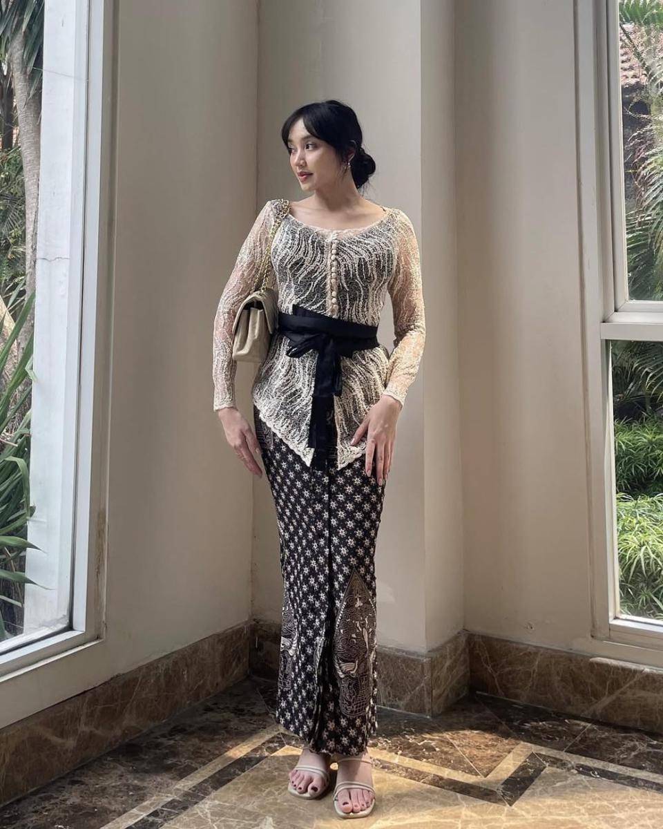 inspirasi outfit ala Amanda Zahra (instagram.com/aamandazahra)