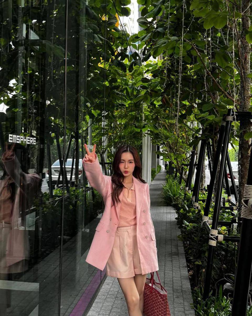 inspirasi outfit nuansa pink ala Love Pattranite (instagram.com/loverrukk)