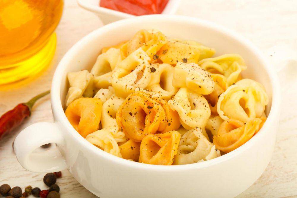 ilustrasi tortellini (vecteezy.com/ast007392369)