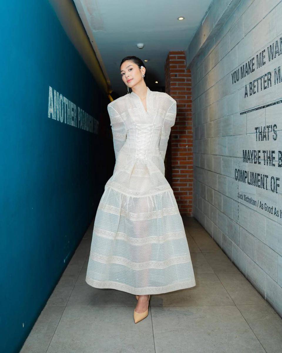 inspirasi outfit kondangan ala Mikha Tambayong (instagram.com/miktambayong)