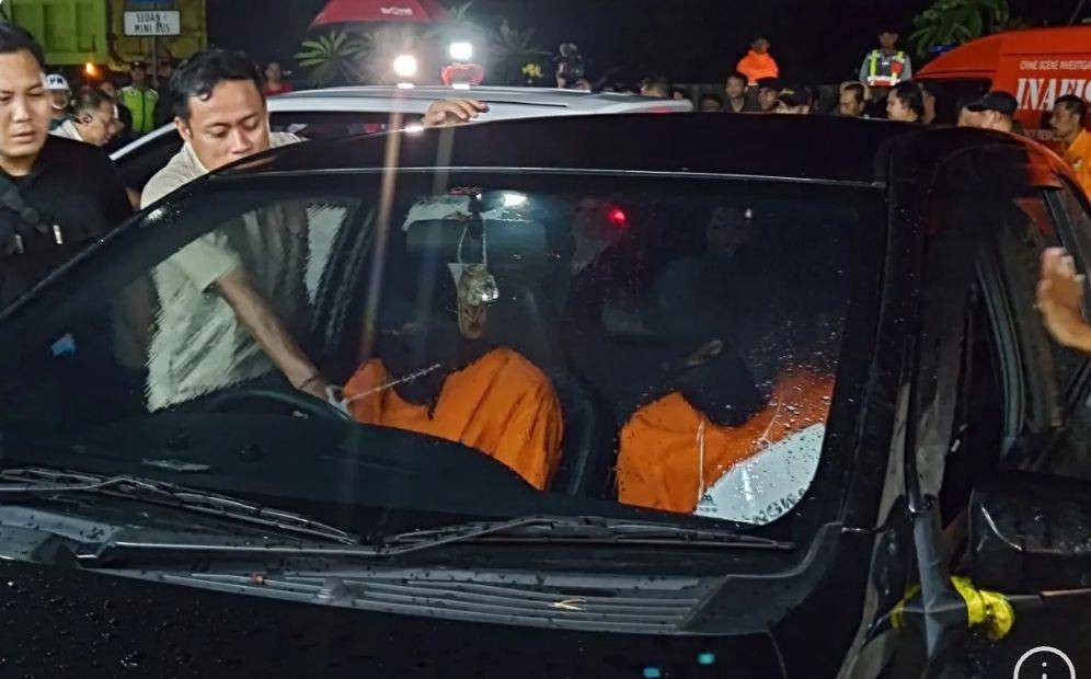 Rekonstruksi peristiwa penembakan bos rental mobil di KM 45 rest area, Tangerang. (ANTARA FOTO/Azmi Samsul Maarif)