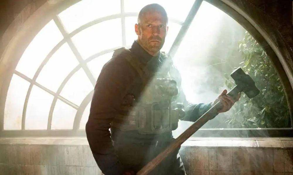 Jason Statham sebagai Levon Cade di "A Working Man" (dok. Amazon MGM Studios/A Working Man)
