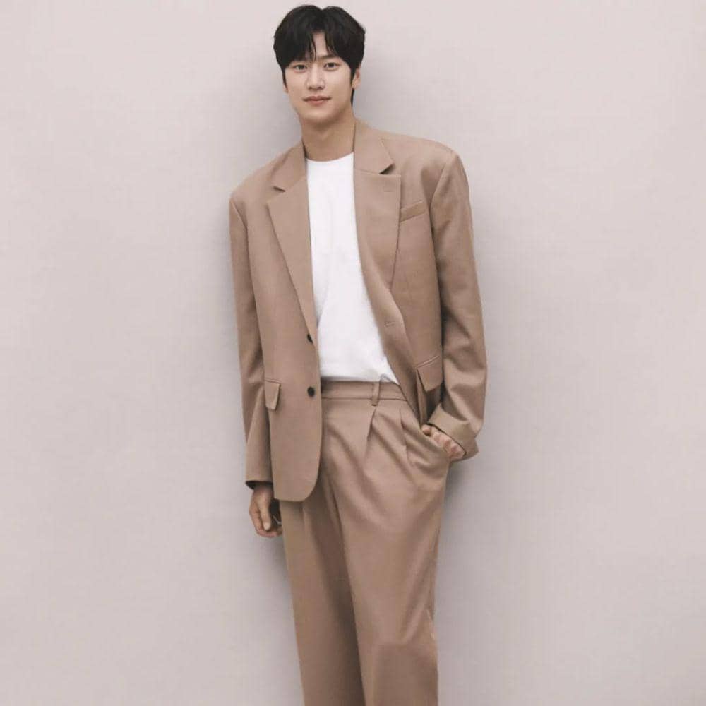 outfit smart casual ala Na In Woo (instagram.com/10042n00)