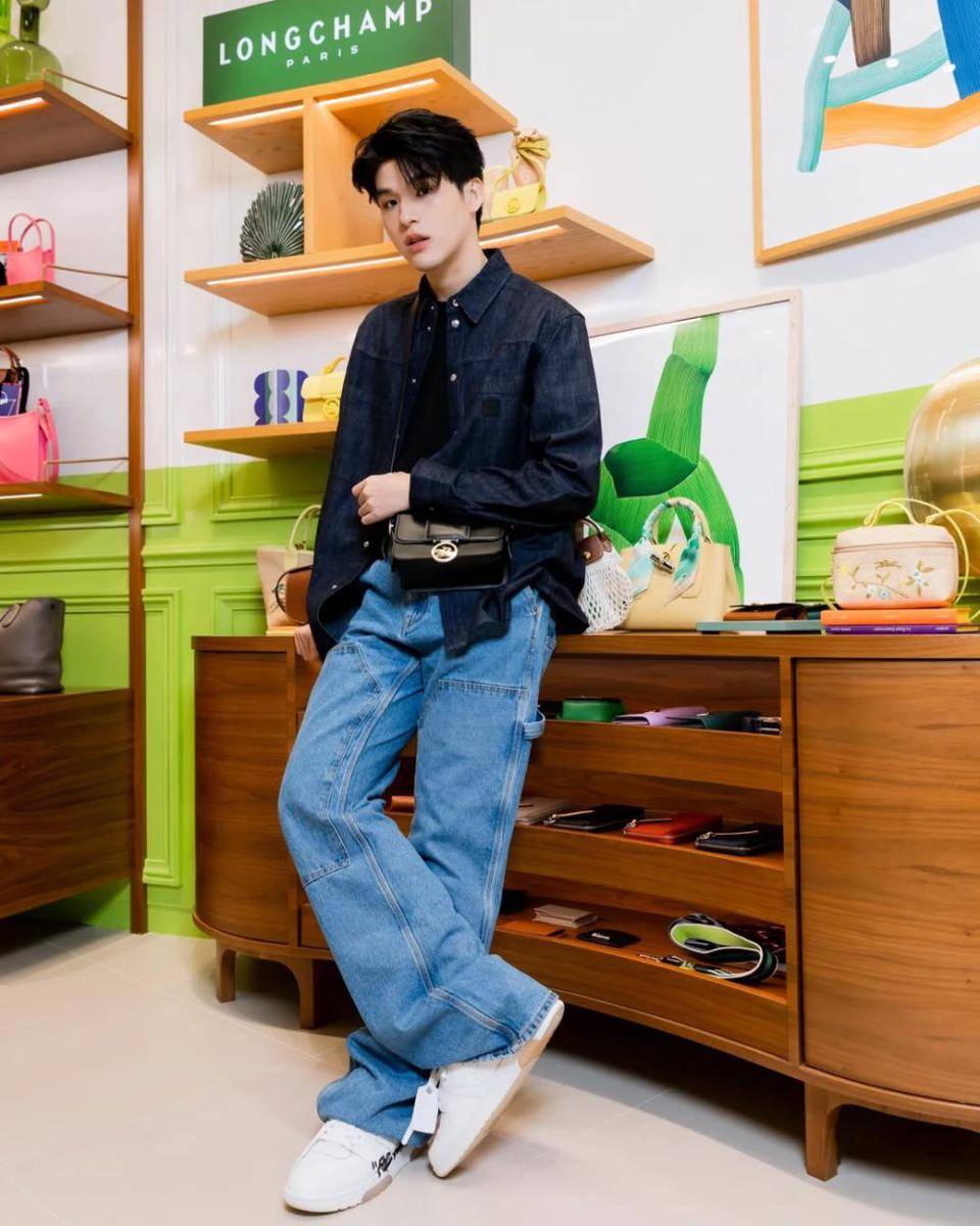 outfit street style kekinian ala Sky Wongravee (instagram.com/skywongravee)