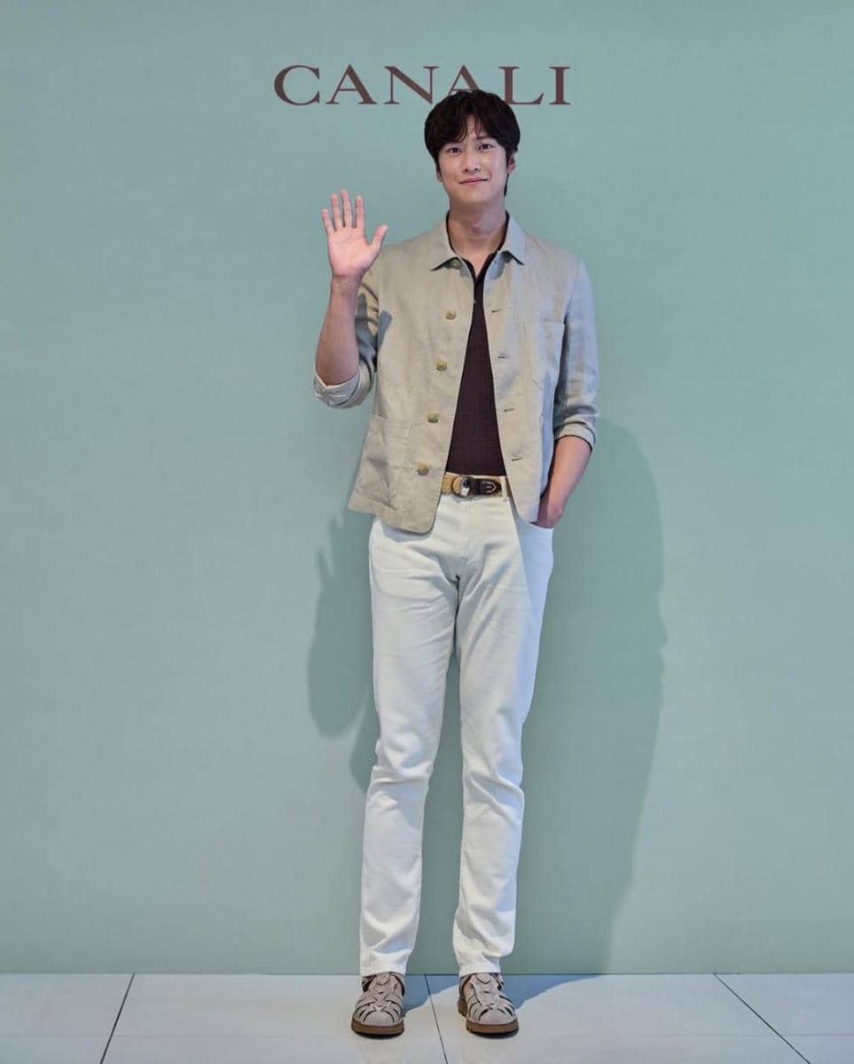 outfit smart casual ala Na In Woo (instagram.com/10042n00)