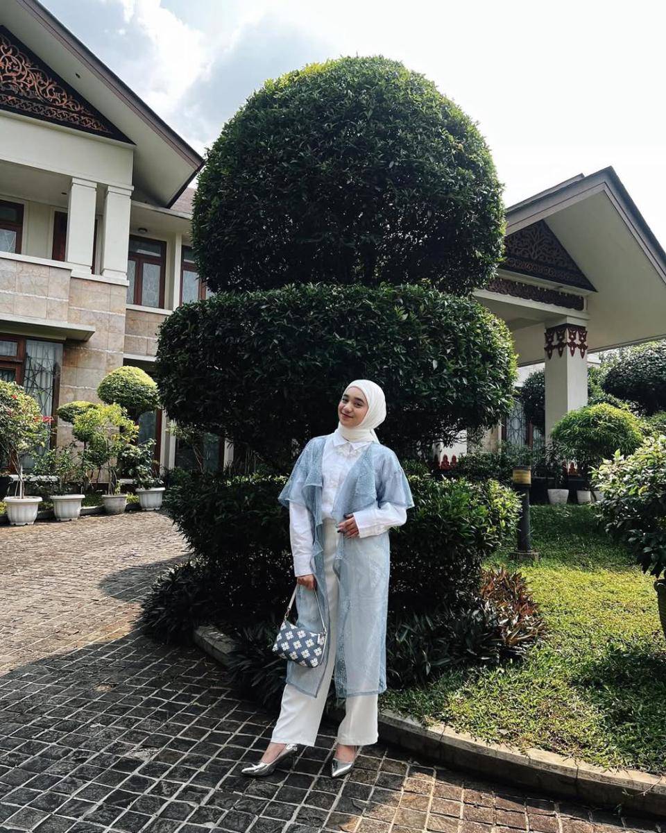 7 inspirasi hijab outfit tubuh petite ala Nabila Taqiyyah (instagram.com/nabilataqiyyah/)