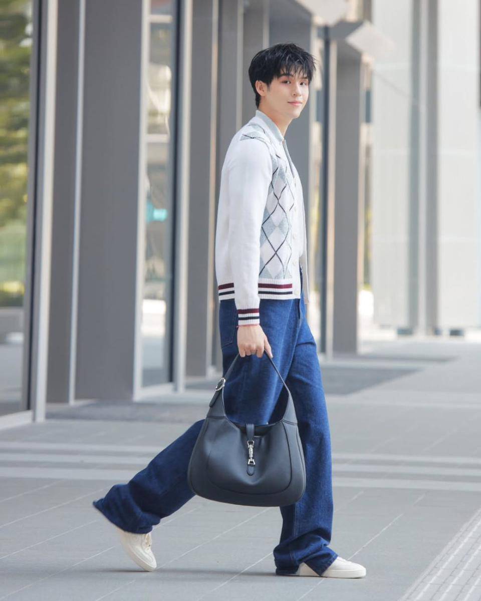 outfit street style kekinian ala Sky Wongravee (instagram.com/skywongravee)