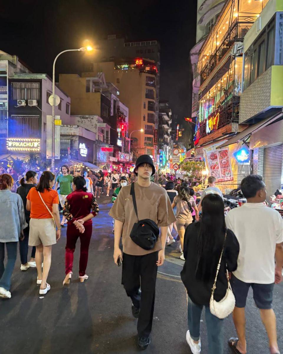 outfit street style kekinian ala Sky Wongravee (instagram.com/skywongravee)