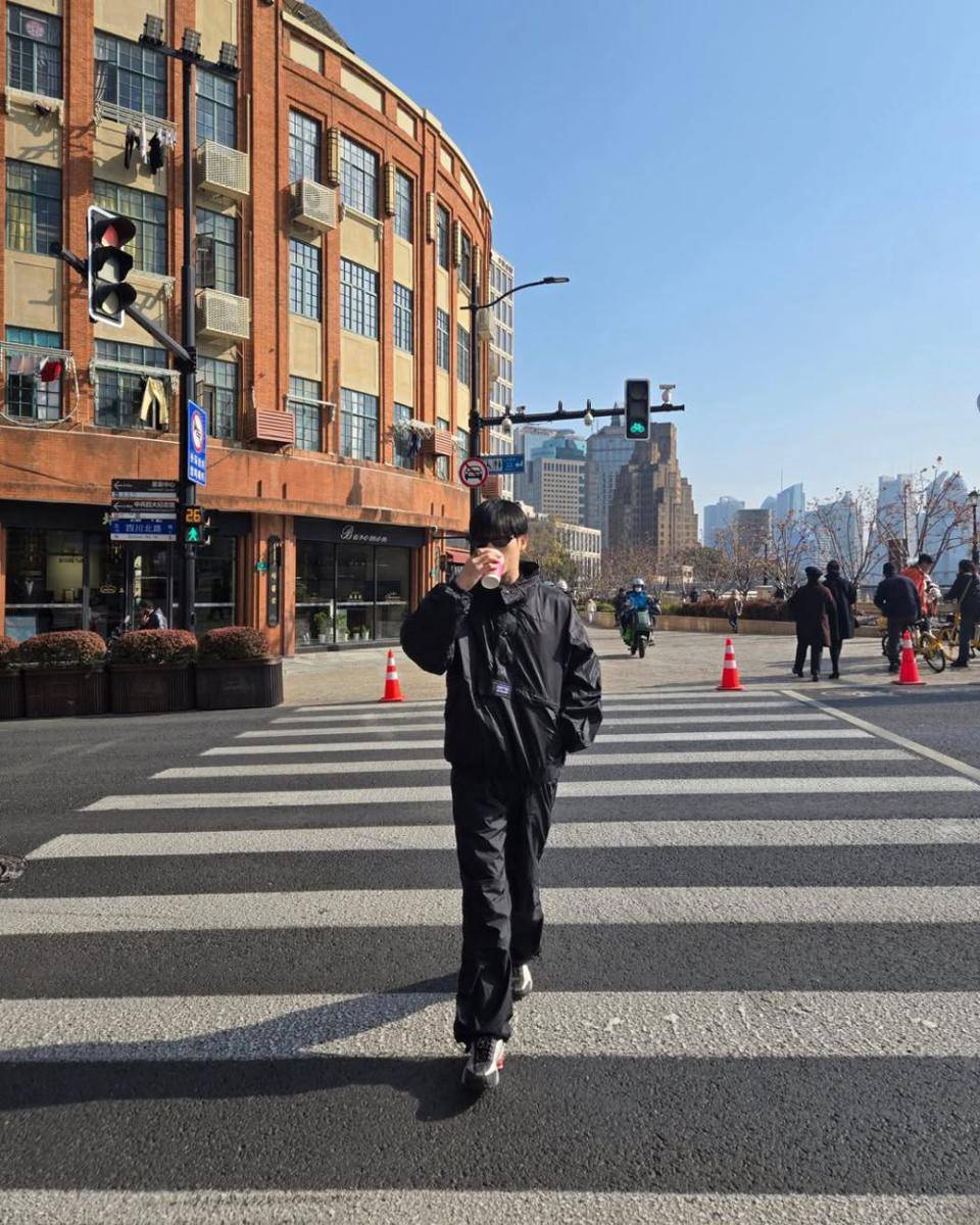 outfit street style kekinian ala Sky Wongravee (instagram.com/skywongravee)