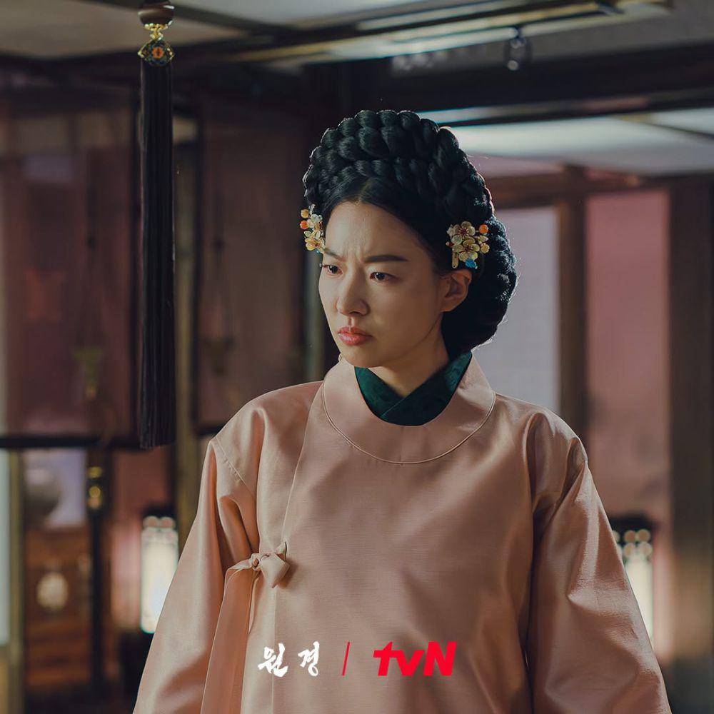cuplikan Lee Shi Ah di drama The Queen Who Crowns (dok. tvN/The Queen Who Crowns)