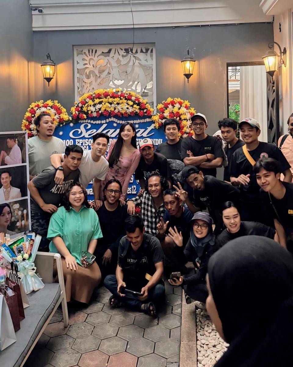 potret Glenca Chysara syukuran 100 episode sinetron Terbelenggu Rindu (instagram.com/glencachysara)