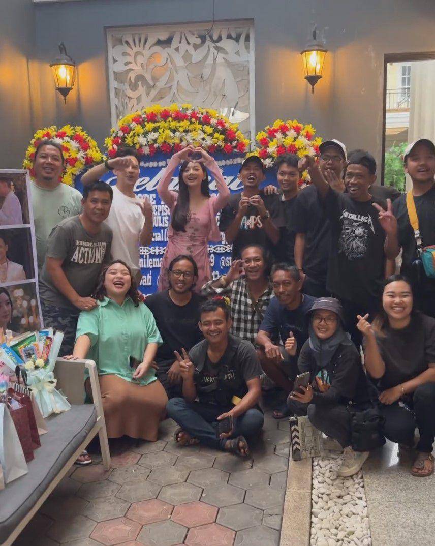 potret Glenca Chysara syukuran 100 episode sinetron Terbelenggu Rindu (instagram.com/glencachysara)