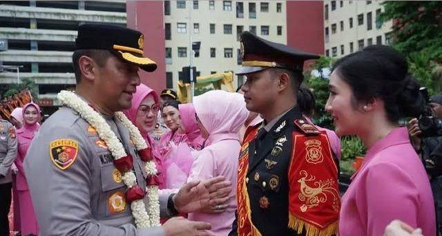 potret Febby Rastanty pakai baju Bhayangkari (instagram.com/febbyrastanty)