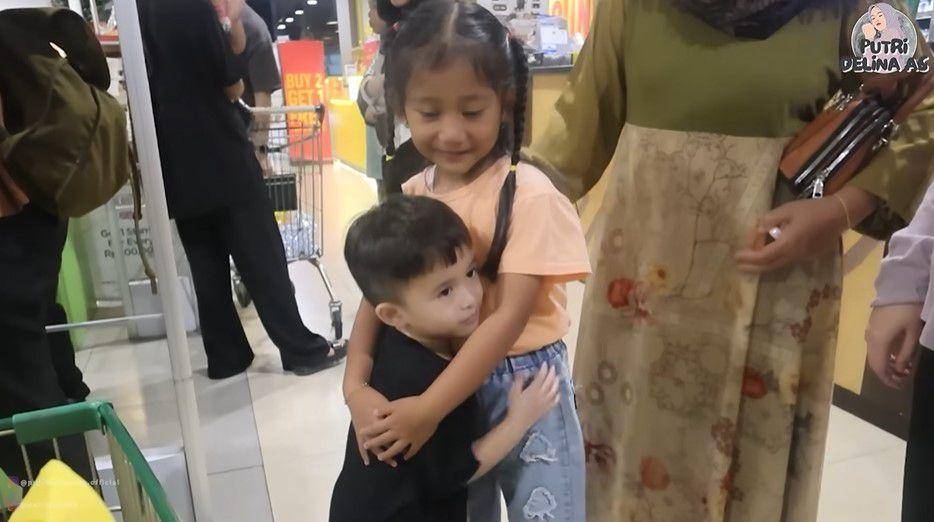 Adzam bertemu dengan Bintang (YouTube.com/Putri Delina AS)