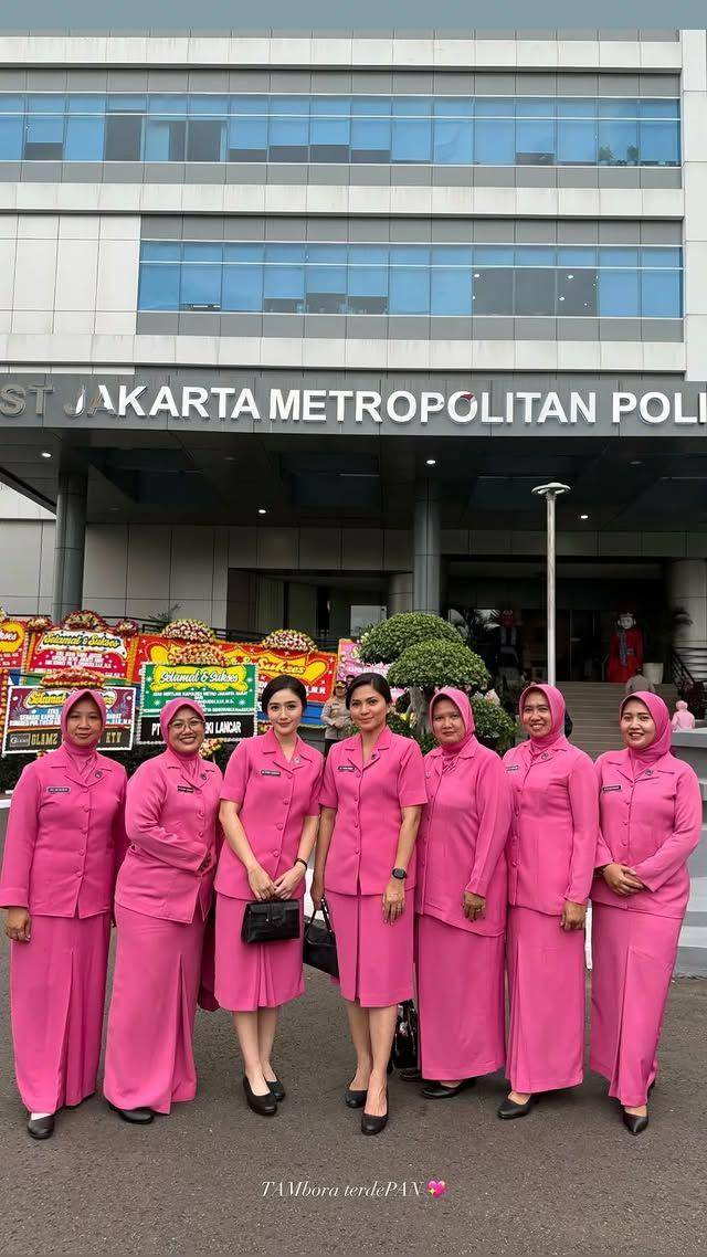 potret Febby Rastanty pakai baju Bhayangkari (instagram.com/febbyrastanty)