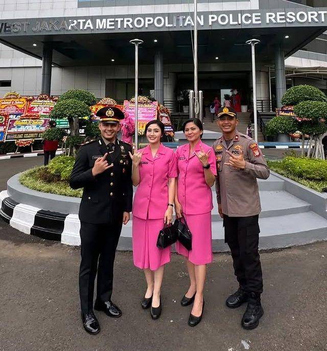 potret Febby Rastanty pakai baju Bhayangkari (instagram.com/febbyrastanty)