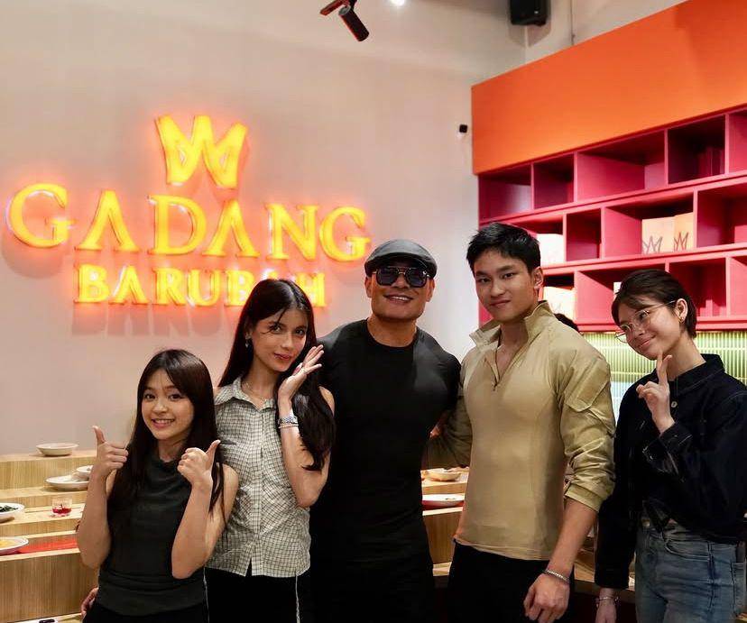 potret artis hadiri grand opening restoran Padang milik Deddy Corbuzier (Instagram.com/husein_hadar)