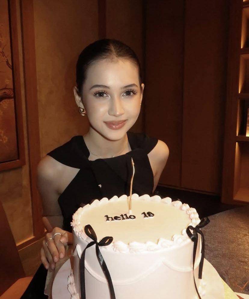 potret Sandrinna Michelle rayakan ulang tahun ke-18 bersama Junior Roberts (Instagram.com/sandrinna_11)