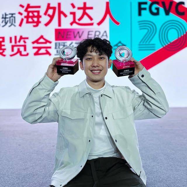 potret Willie Salim raih penghargaan di China bareng Vilmei dan Aisar Khaled (Instagram.com/willie27_)