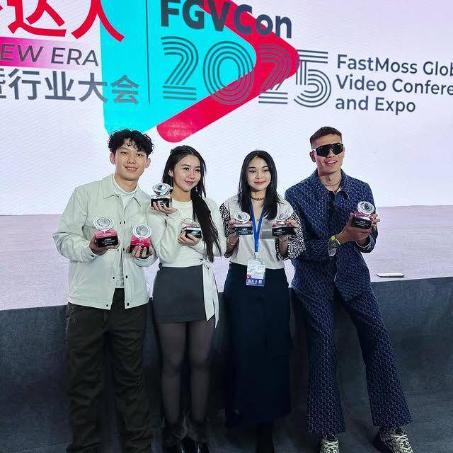 potret Willie Salim raih penghargaan di China bareng Vilmei dan Aisar Khaled (Instagram.com/willie27_)