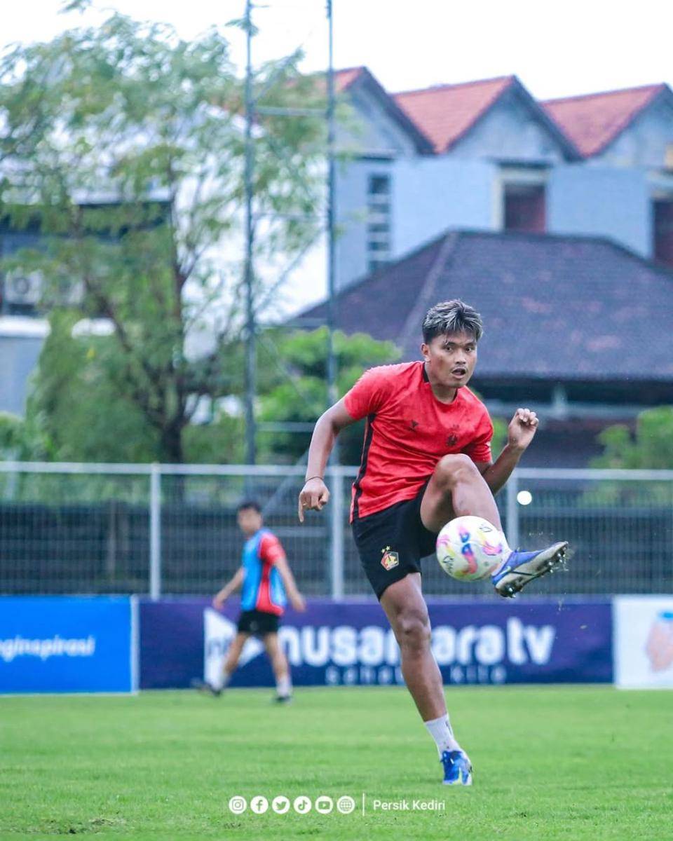 Pemain Persik Kediri saat berlatih. Instagram/persikfcofficial