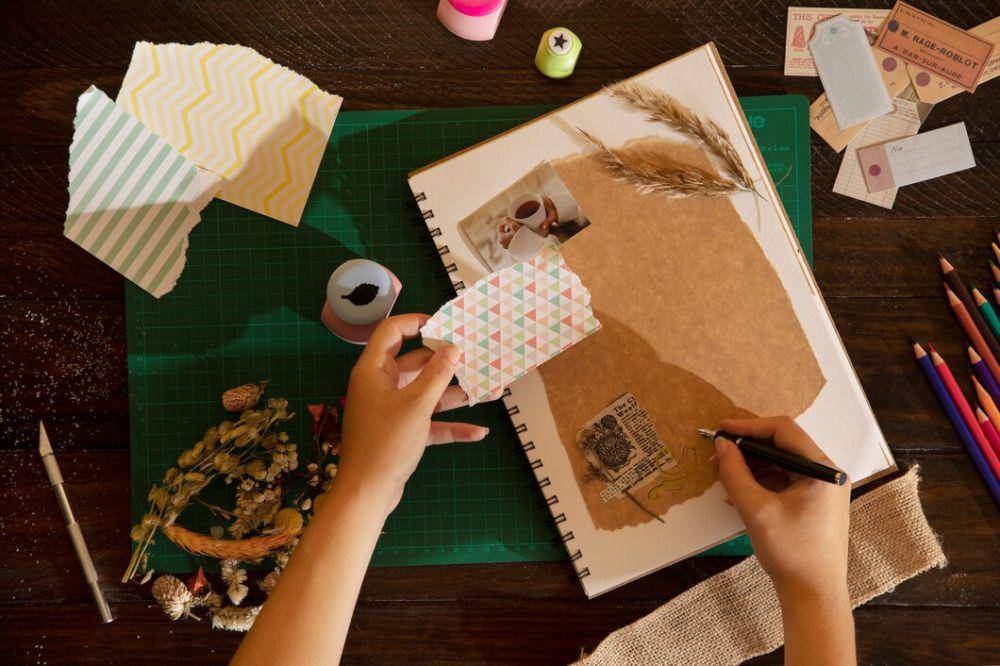 ilustrasi menghias buku catatan (freepik.com/freepik)