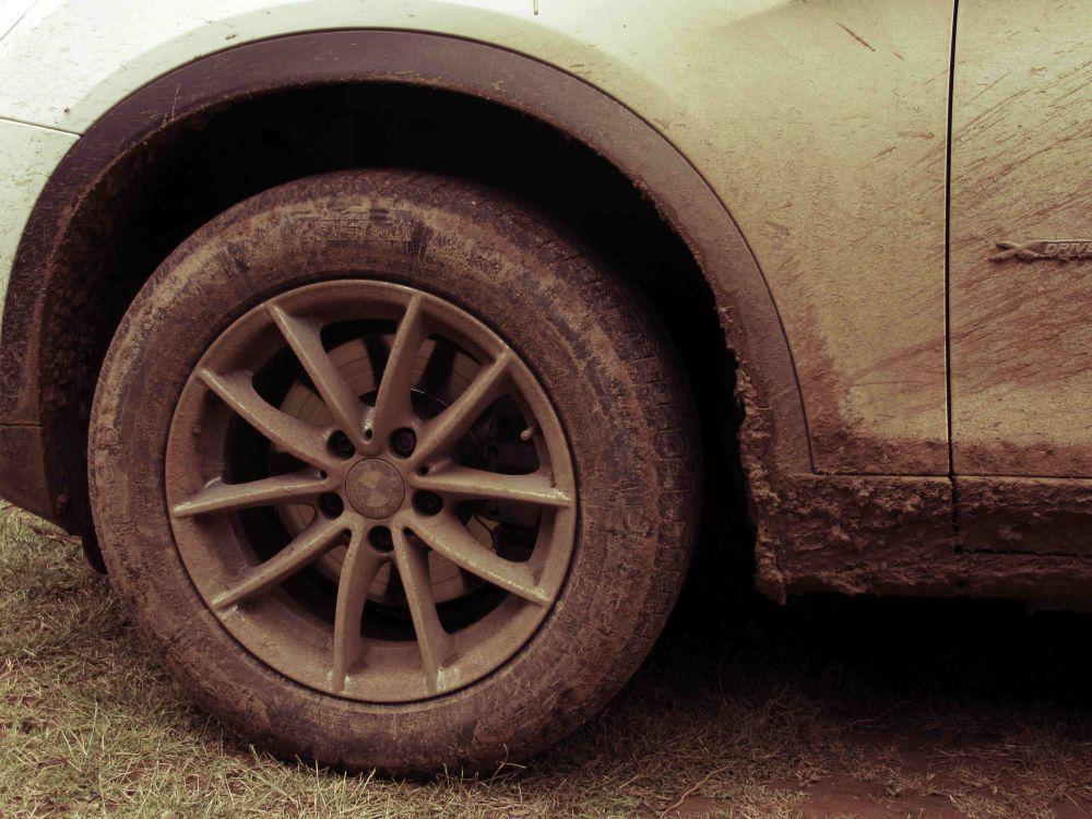 Wajib Tahu! 5 Tips Merawat Ban Mobil Off Road agar Tetap Optimal