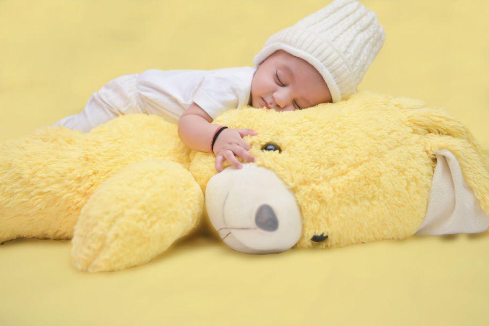 6 Tips Menidurkan Anak saat Boneka Kesayangannya Dicuci, Gelisah!