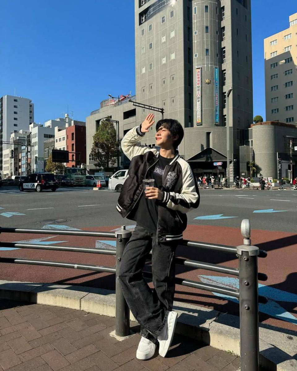 ide outfit untuk ngampus ala NuNew Chawarin (instagram.com/new_cwr)