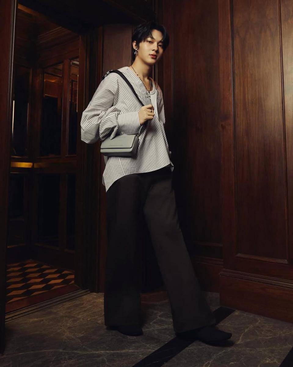 ide outfit untuk ngampus ala NuNew Chawarin (instagram.com/new_cwr)