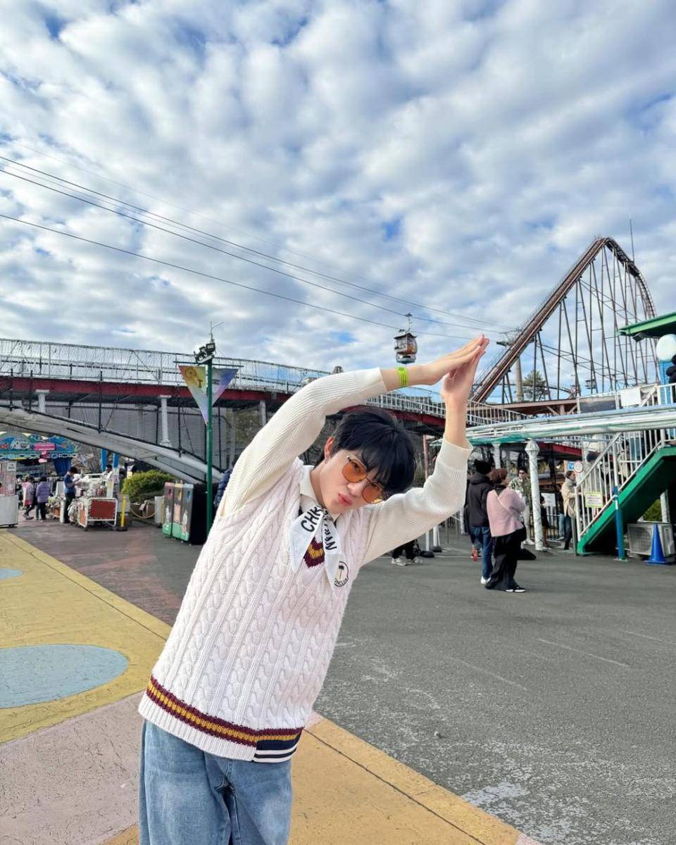 ide outfit untuk ngampus ala NuNew Chawarin (instagram.com/new_cwr)