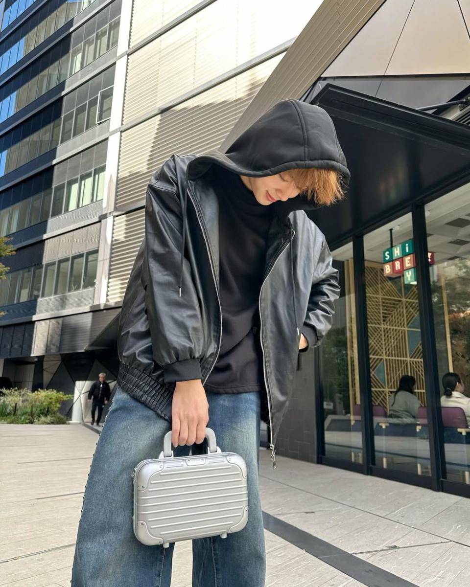 ide outfit untuk ngampus ala NuNew Chawarin (instagram.com/new_cwr)