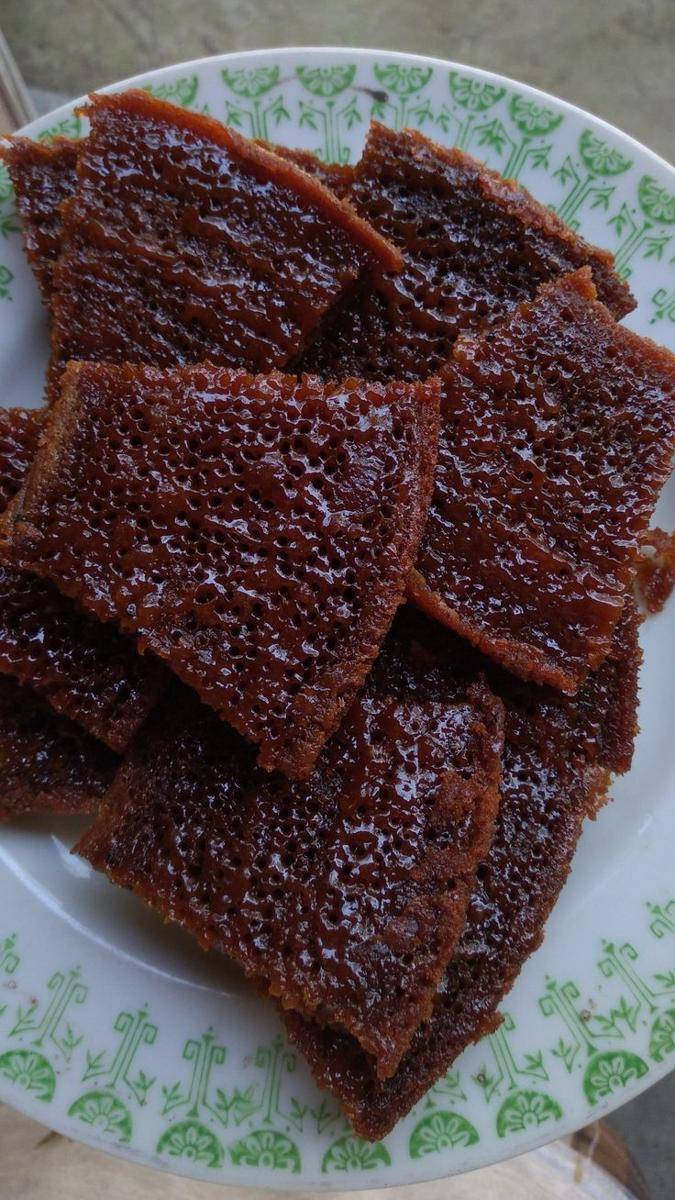Bolu Sarang Semut (https://id.pinterest.com/febripurwaa/)