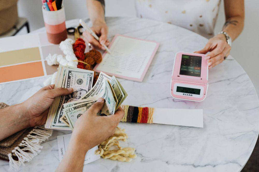 ilustrasi finansial (pexels.com/ Kaboompics)