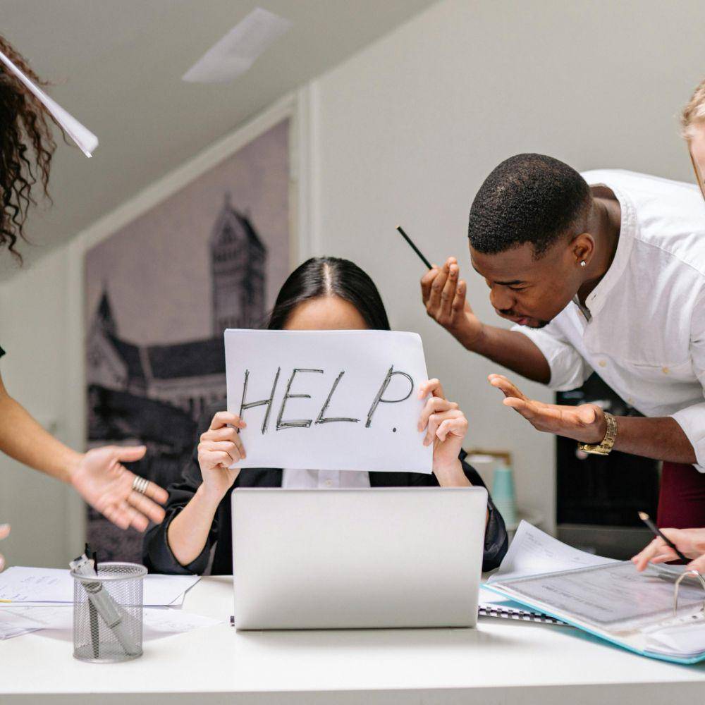 ilustrasi bully di kantor (pexels.com/ Yan Krukau)
