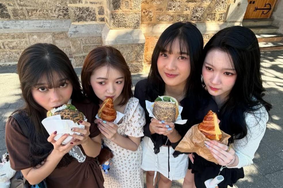 7 Potret Member Senbatsu JKT48 di Australia, Diduga Syuting #SukiNanda